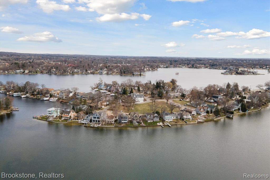 633 DETROIT Avenue, Lake Orion, MI 48362 — Photo 96