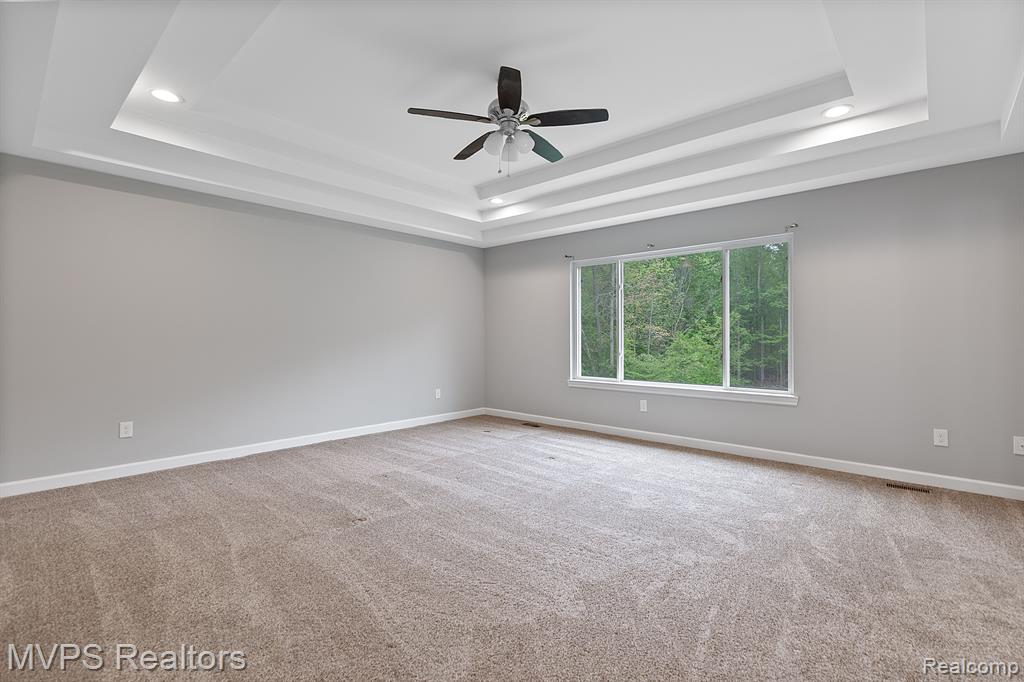 5325 SHOREWOOD Drive, Fort Gratiot, MI 48059 — Photo 32