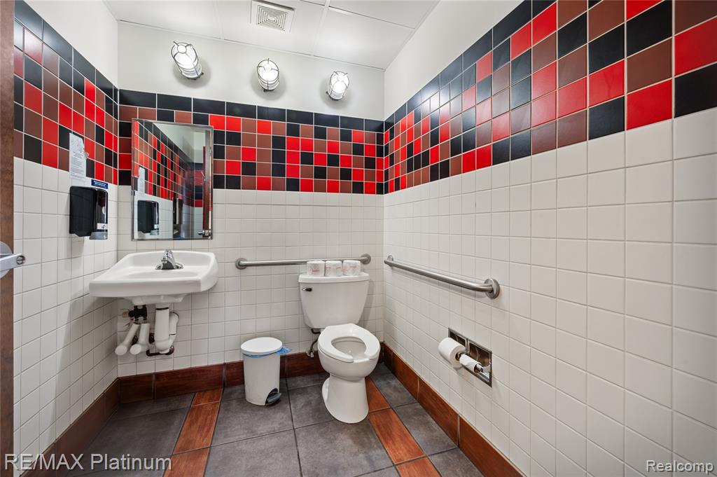 11528 S Saginaw Street, Grand Blanc, MI 48439 — Photo 11