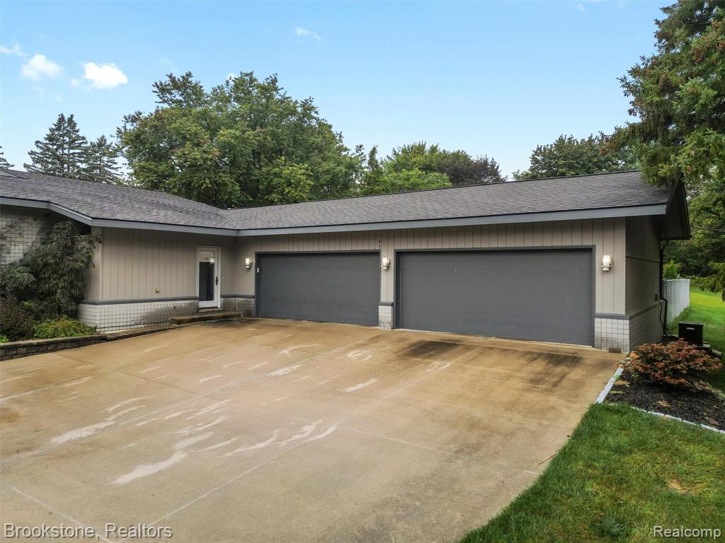 4820 Valley Vista Lane, Troy, MI 48098 — Photo 47