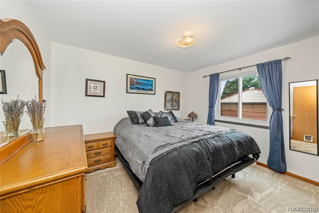 9085 Deering Street, Livonia, MI 48150 — Photo 18