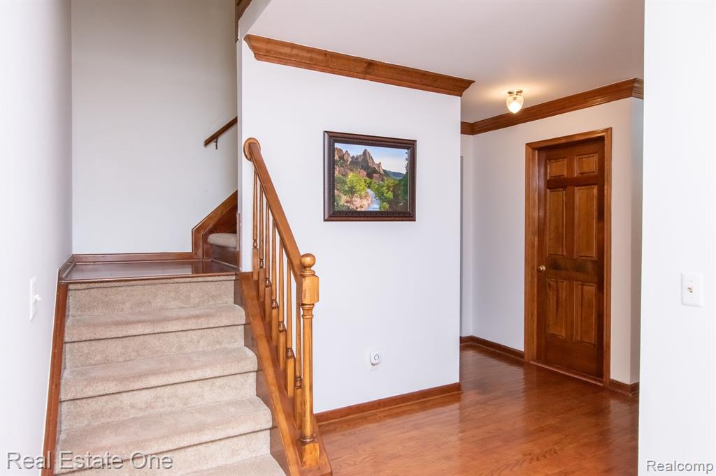 5201 CROWFOOT Drive, Troy, MI 48085 — Photo 8