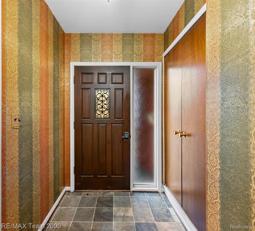 625 CENTRALIA Street, Dearborn Heights, MI 48127 — Photo 6