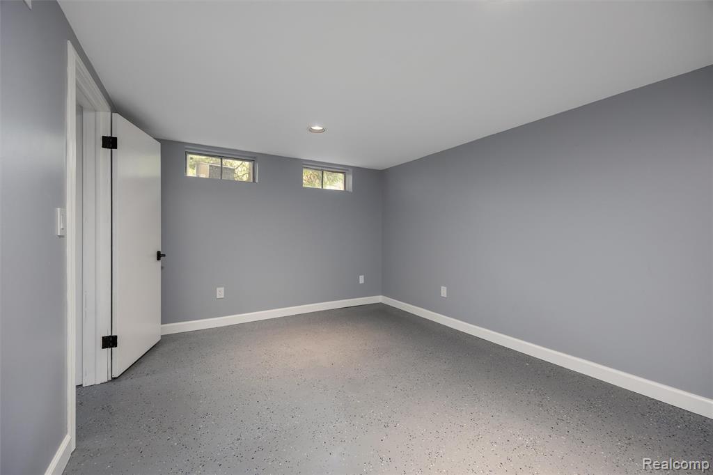 3600 Woodview Avenue, West Bloomfield, MI 48324 — Photo 28