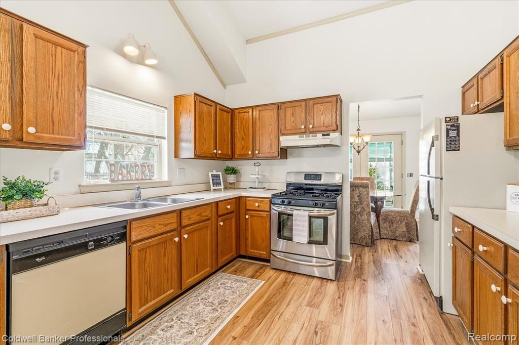 7984 Lake Crest Drive, Ypsilanti, MI 48197 — Photo 12
