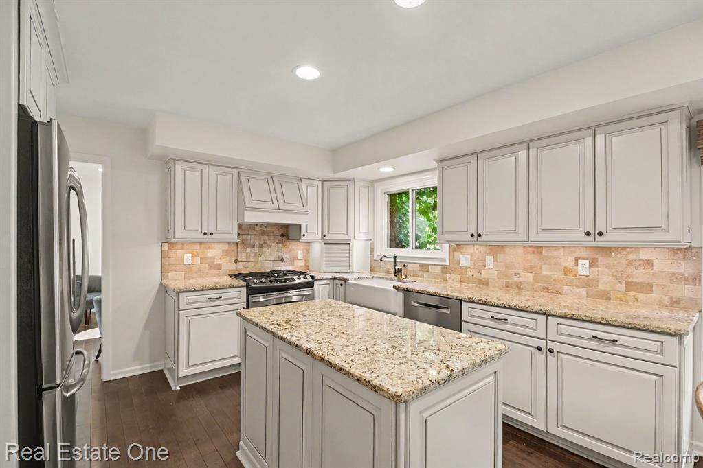 5963 Barnstable Court, West Bloomfield, MI — Photo 11