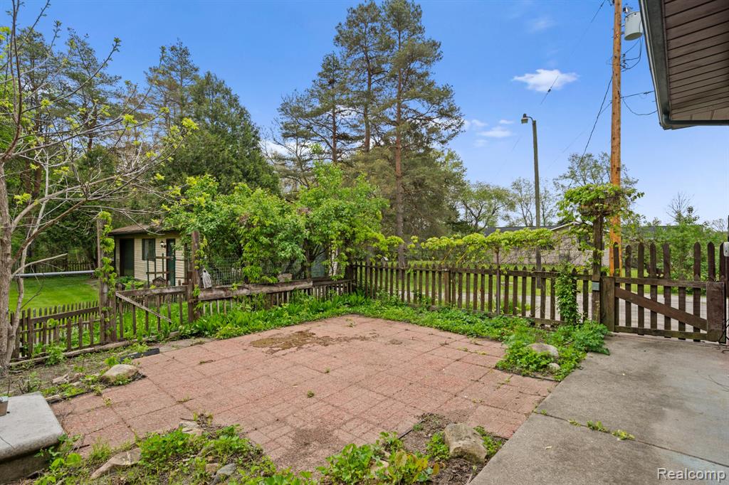 7540 Dexter Pinckney Road, Dexter, MI 48130 — Photo 12