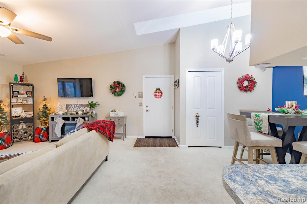 1305 HARBOUR Drive, 13, Trenton, MI 48183 — Photo 4