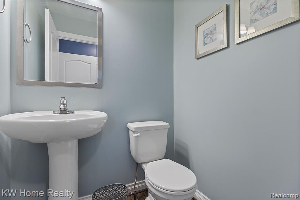 28642 OAKMONTE Circle W, New Hudson, MI 48165 — Photo 20