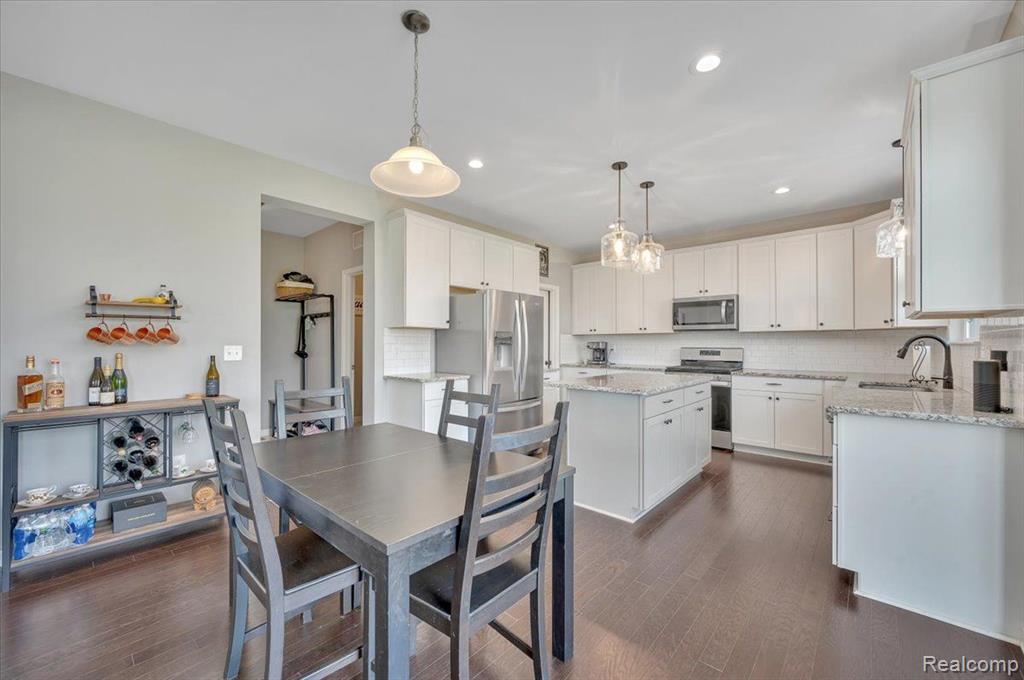 62072 SAVANNAH Drive, South Lyon, MI 48178 — Photo 17