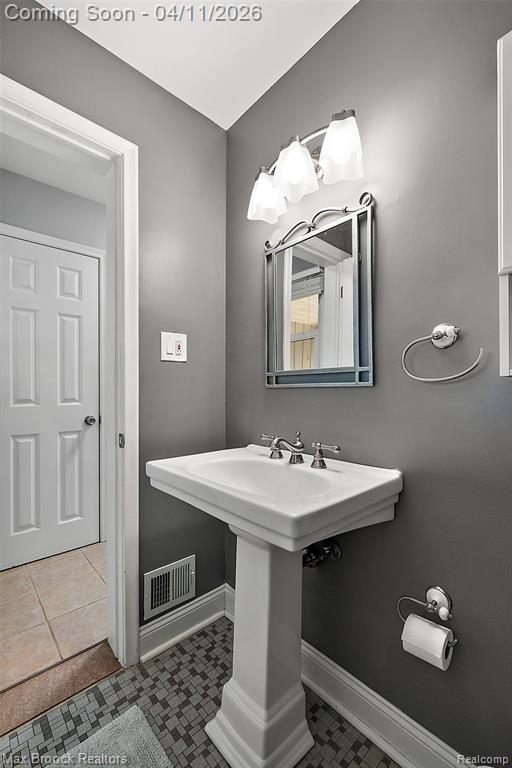 32040 Coronet Drive, Farmington Hills, MI, 48334