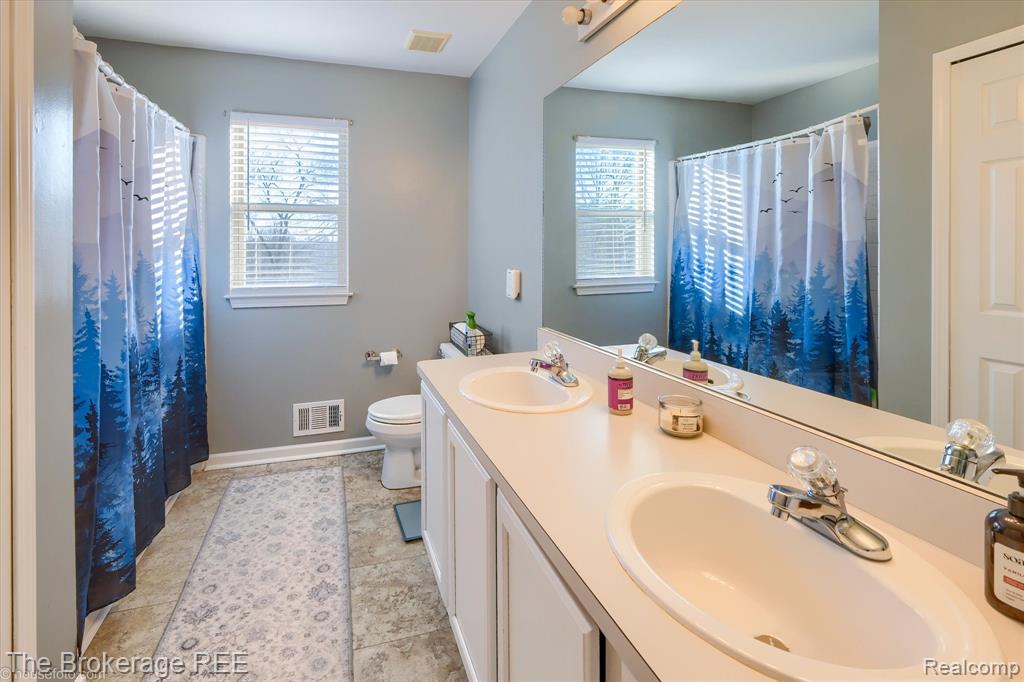 8380 Hunt Club Court, Grand Blanc, MI 48439 — Photo 66