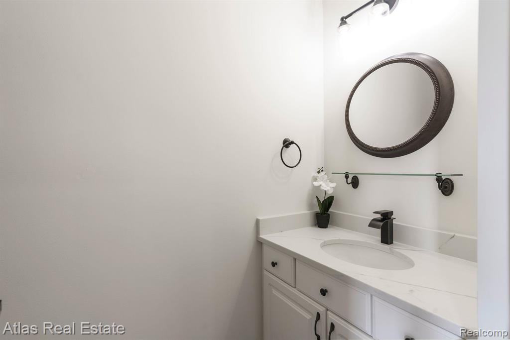 7371 BURPEE Road, Grand Blanc, MI 48439 — Photo 32