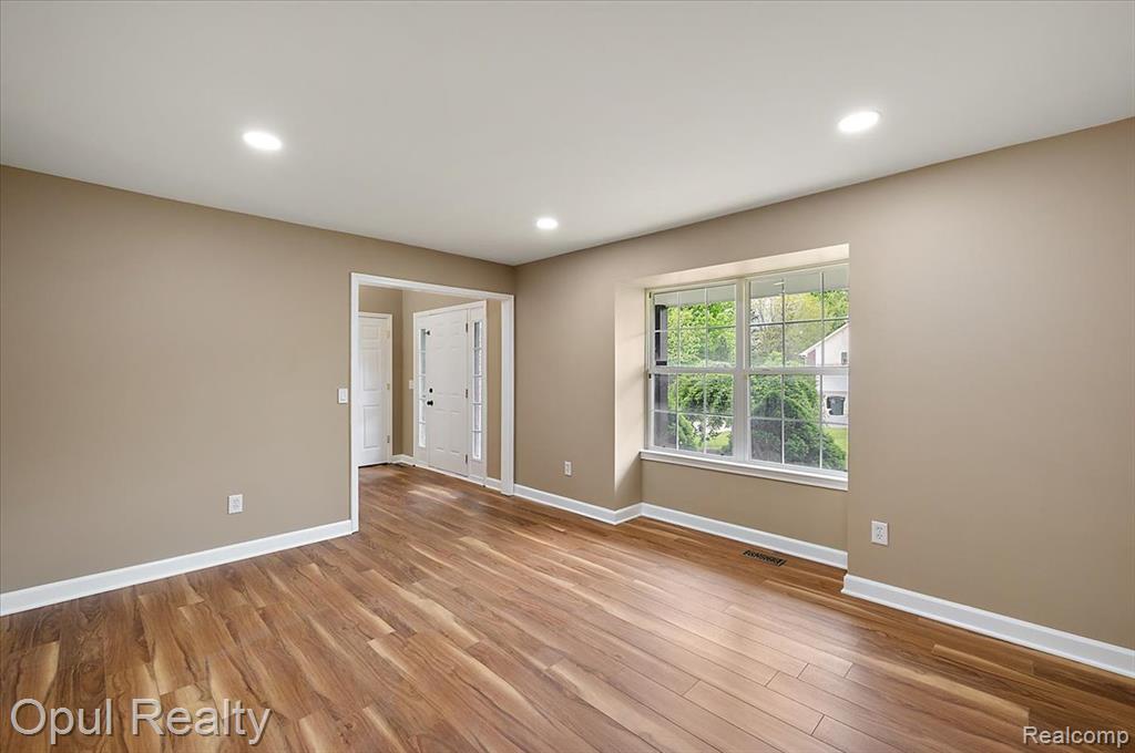 6728 Eckerman Drive, Troy, MI 48085 — Photo 22