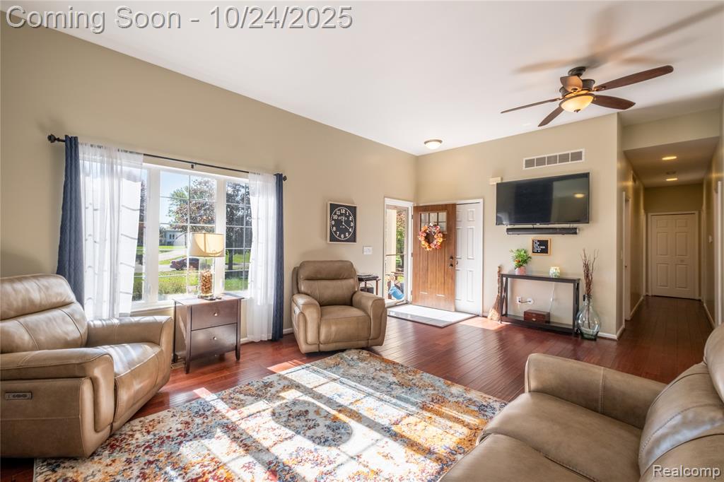 6090 Raphael Court, White Lake, MI 48383 — Photo 9