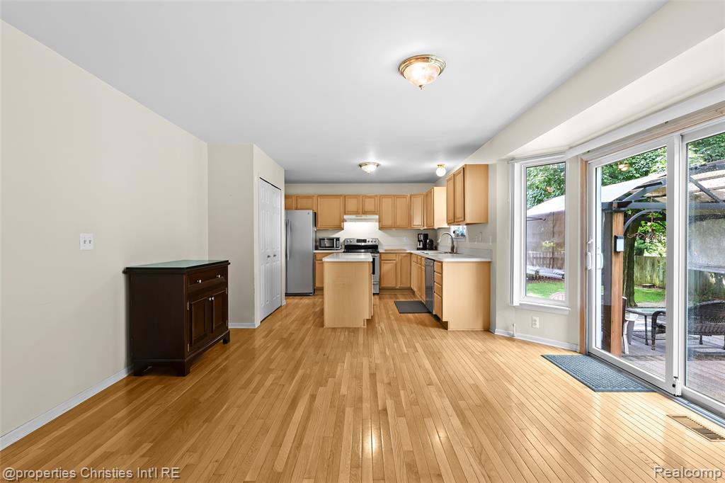 47242 Marina Drive, Belleville, MI 48111 — Photo 11