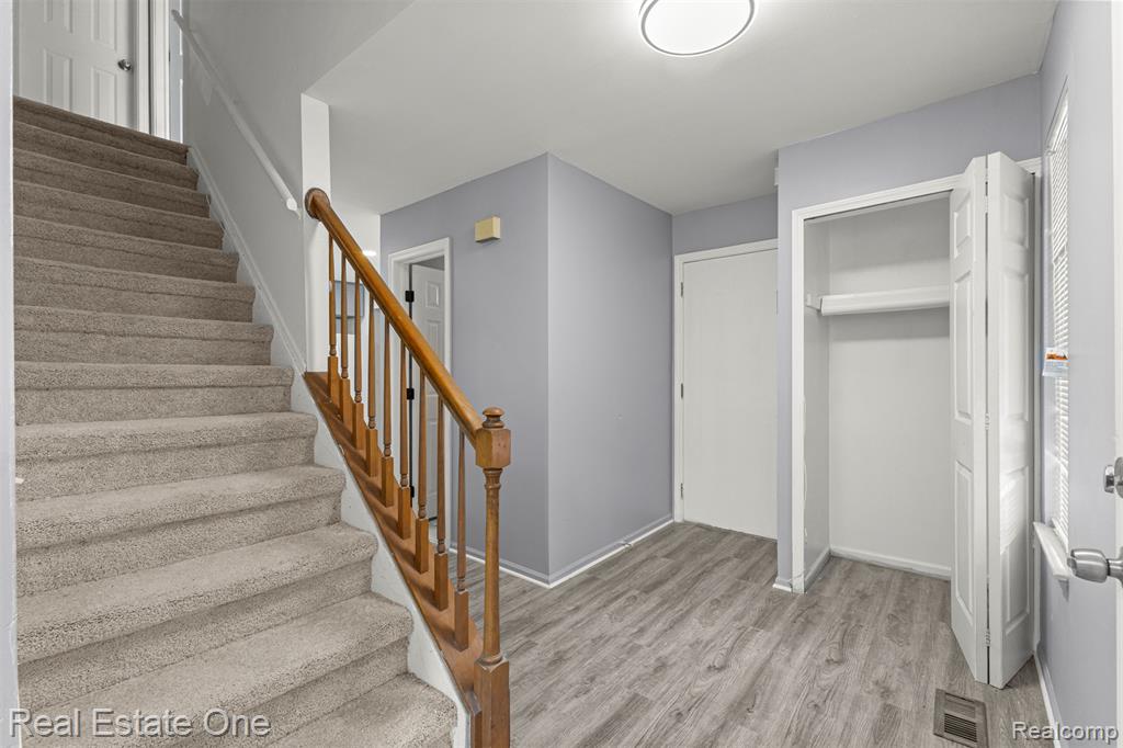 7985 Faircrest Drive, Ypsilanti, MI 48197 — Photo 11