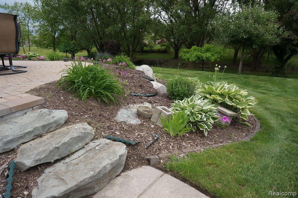 49954 Willowood Drive, Macomb, MI 48044 — Photo 27