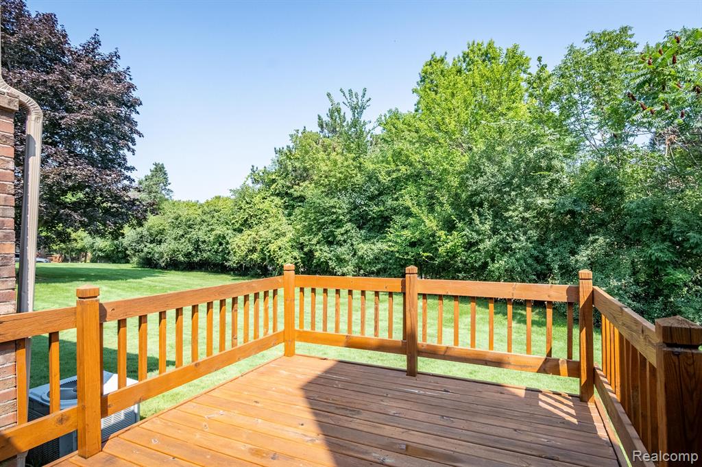 4230 BRECKENRIDGE Drive, West Bloomfield, MI — Photo 32