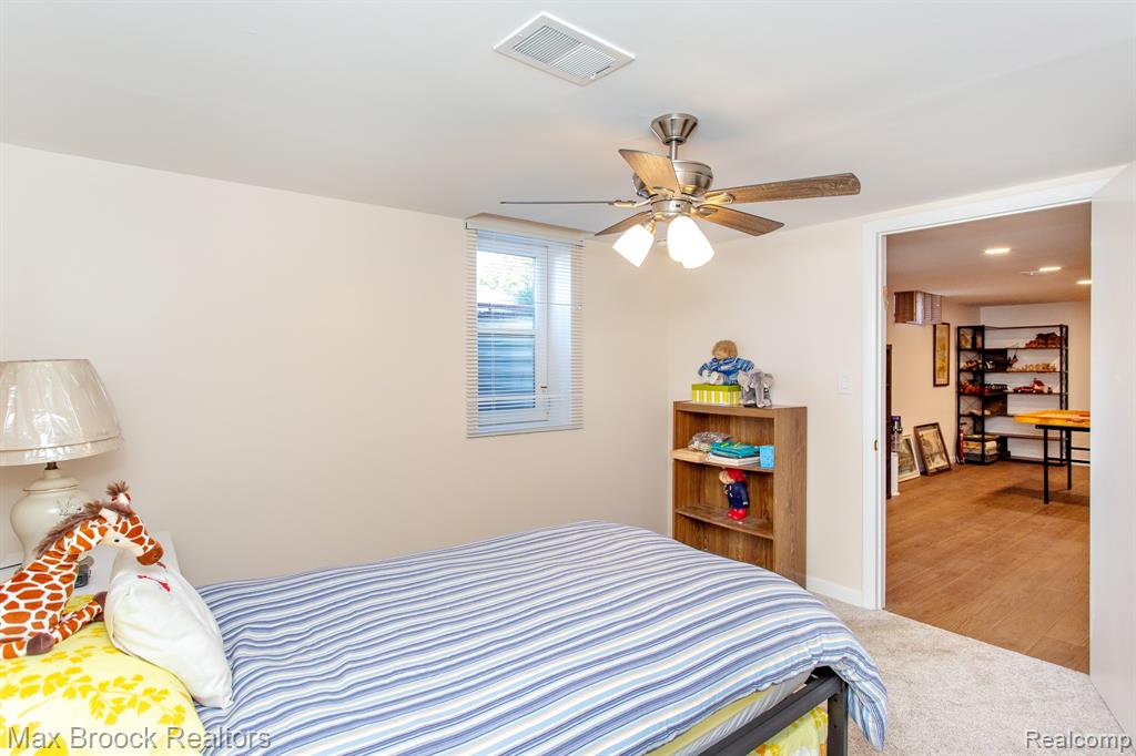 14271 Lincoln Street, Oak Park, MI 48237 — Photo 33