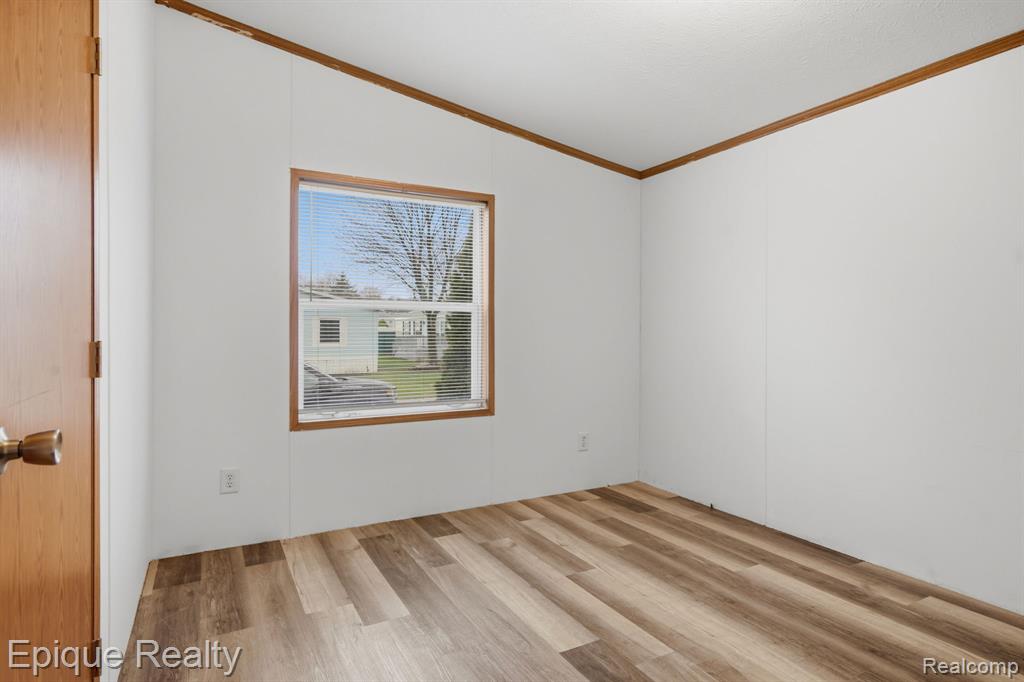 310 Greenwood, Wixom, MI 48393 — Photo 22