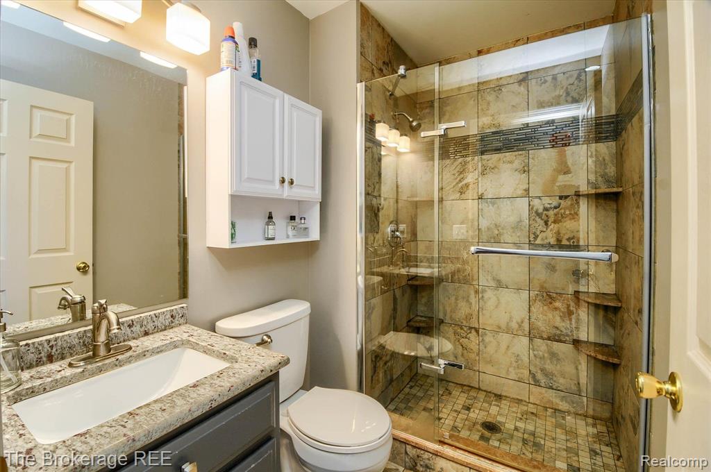 8089 PENINSULA Circle, Grand Blanc, MI 48439 — Photo 25