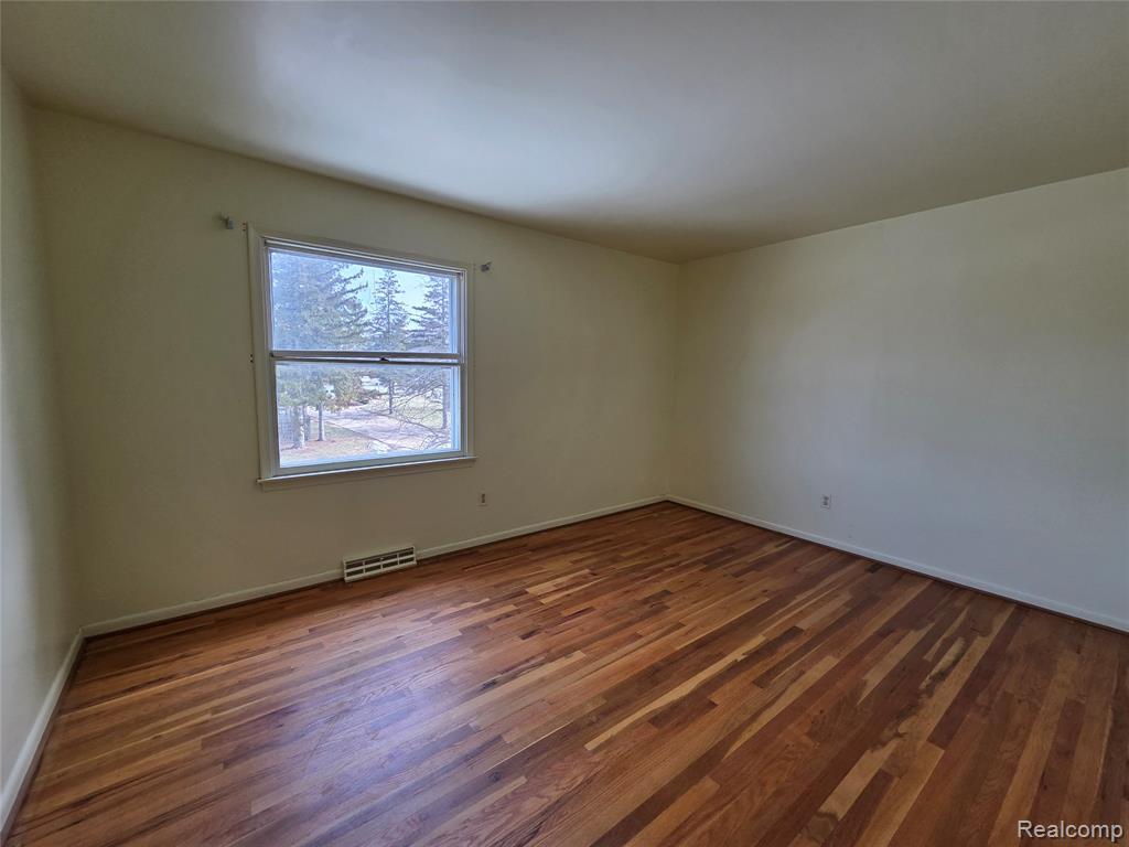 8276 Appleway Drive, Grand Blanc, MI 48439 — Photo 34