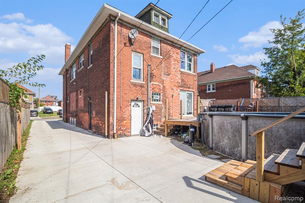 2269 HAZELWOOD Street, Detroit, MI 48206 — Photo 35