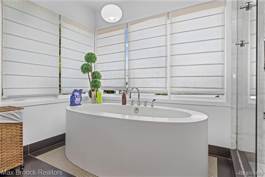 7102 Alta Vista Drive, West Bloomfield, MI — Photo 37