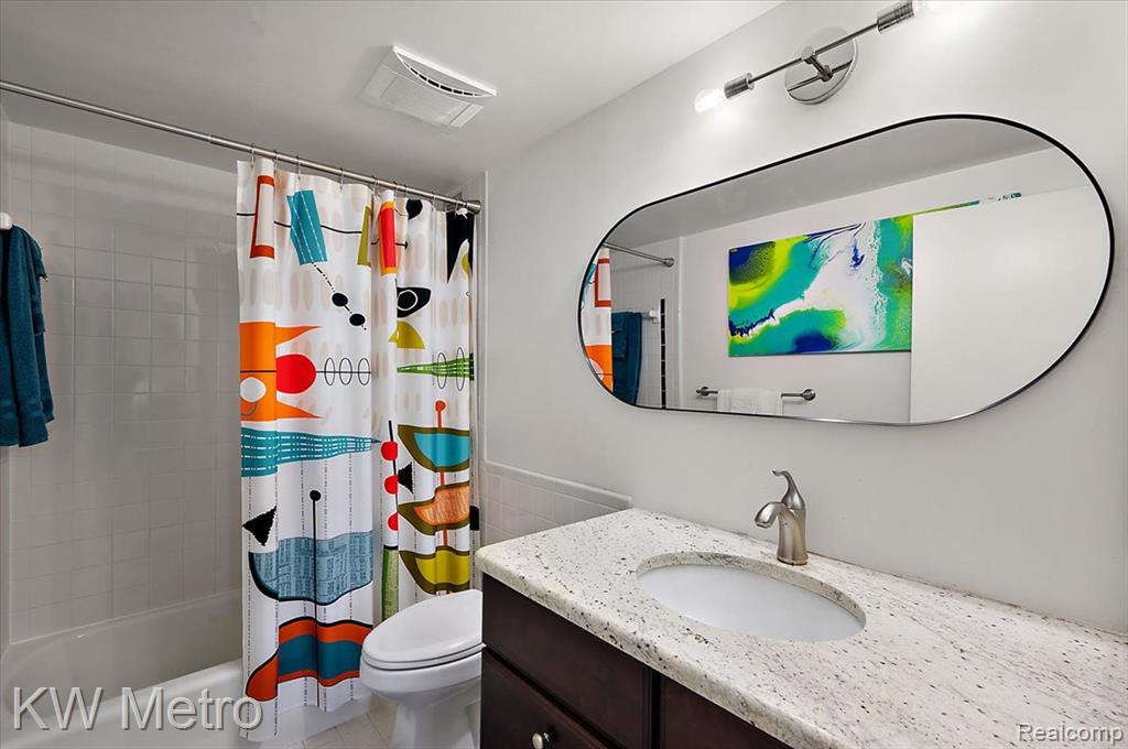 1300 E Lafayette Street, 1001, Detroit, MI 48207 — Photo 31