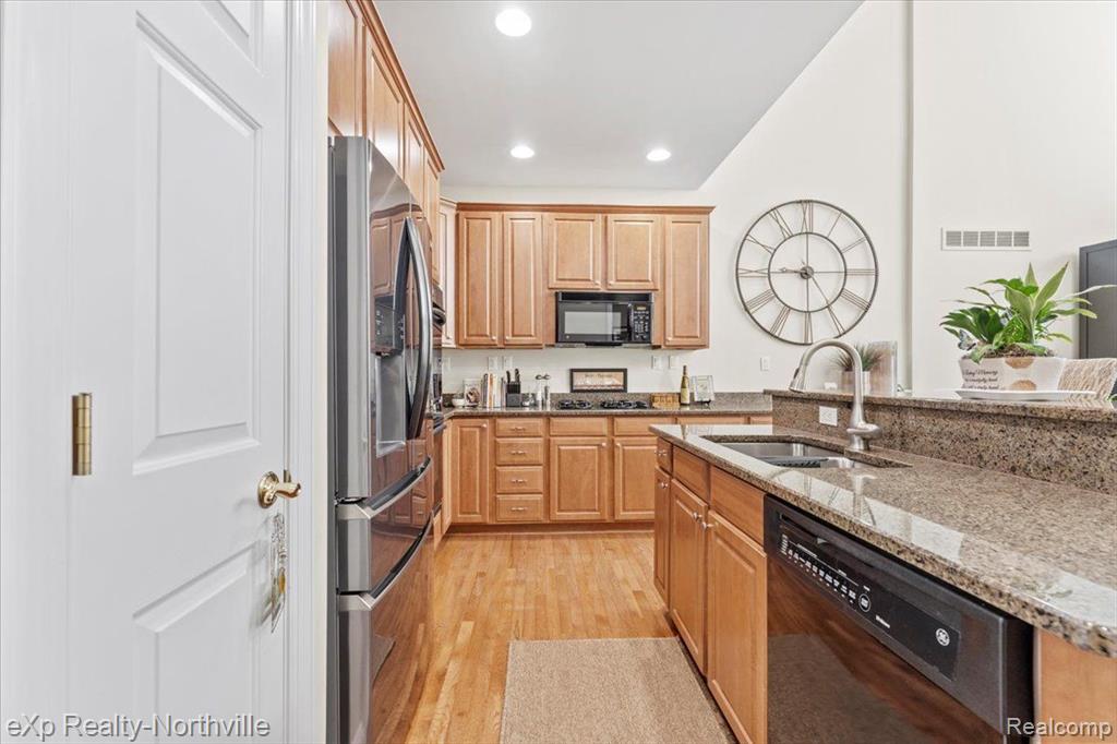 44593 BROADMOOR Circle N, Northville, MI 48168 — Photo 11