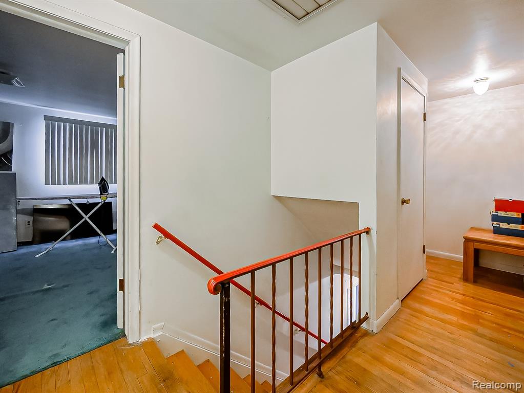 16870 Shaftsbury Avenue, Detroit, MI 48219 — Photo 13