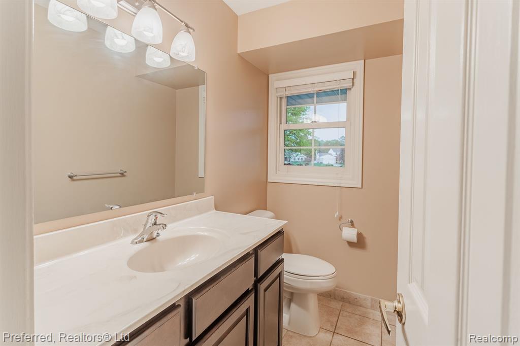 41130 WHITE HAVEN Court, Northville, MI 48168 — Photo 17