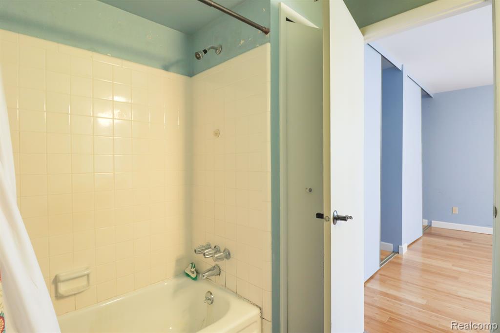 1816 SHIRE, Royal Oak, MI 48073 — Photo 17