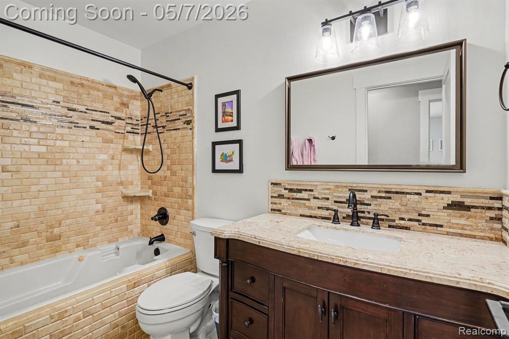 2321 Foxmore Circle, Highland, MI 48356 — Photo 17