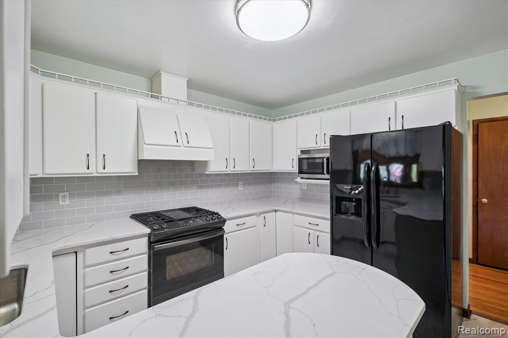 49816 W Huron River Drive, Belleville, MI 48111 — Photo 15
