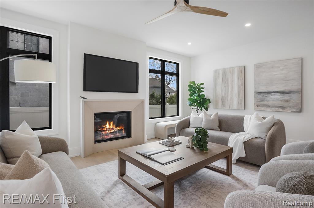 667 Oak, Birmingham, MI 48009 — Photo 9