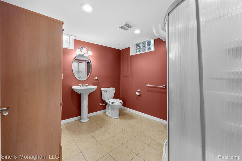 4419 Robinwood Avenue, Royal Oak, MI 48073 — Photo 34