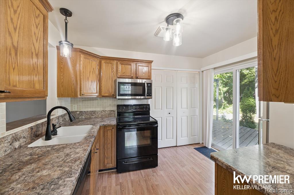 9301 Cardwell Street, Livonia, MI 48150 — Photo 13