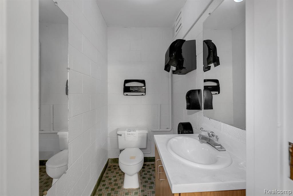 26095 5 Mile Road, Redford, MI 48239 — Photo 37