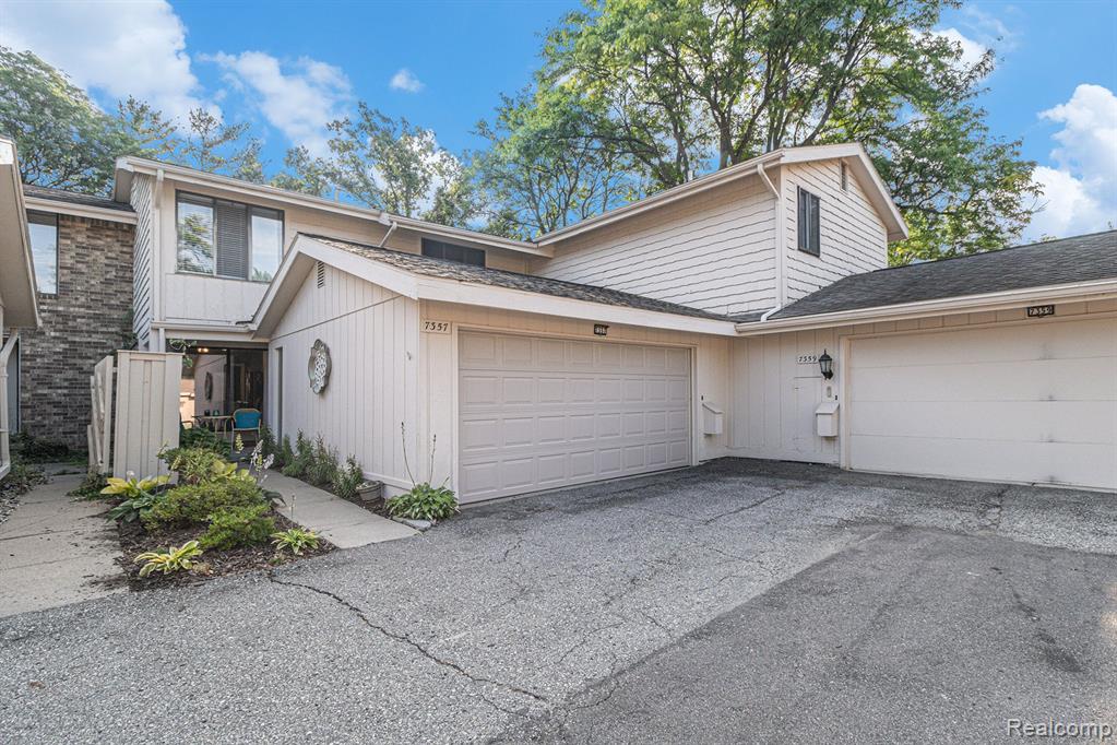 7357 Creek View Circle, West Bloomfield, MI — Photo 2