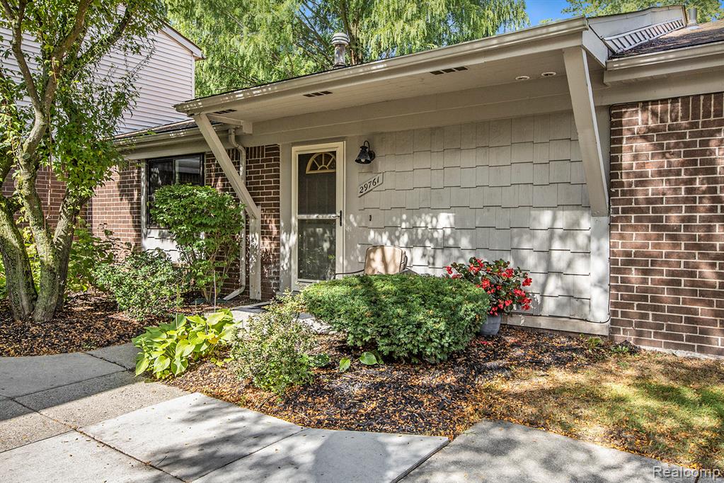 29761 Farmbrook Villa Lane, Southfield, MI 48034 — Photo 2