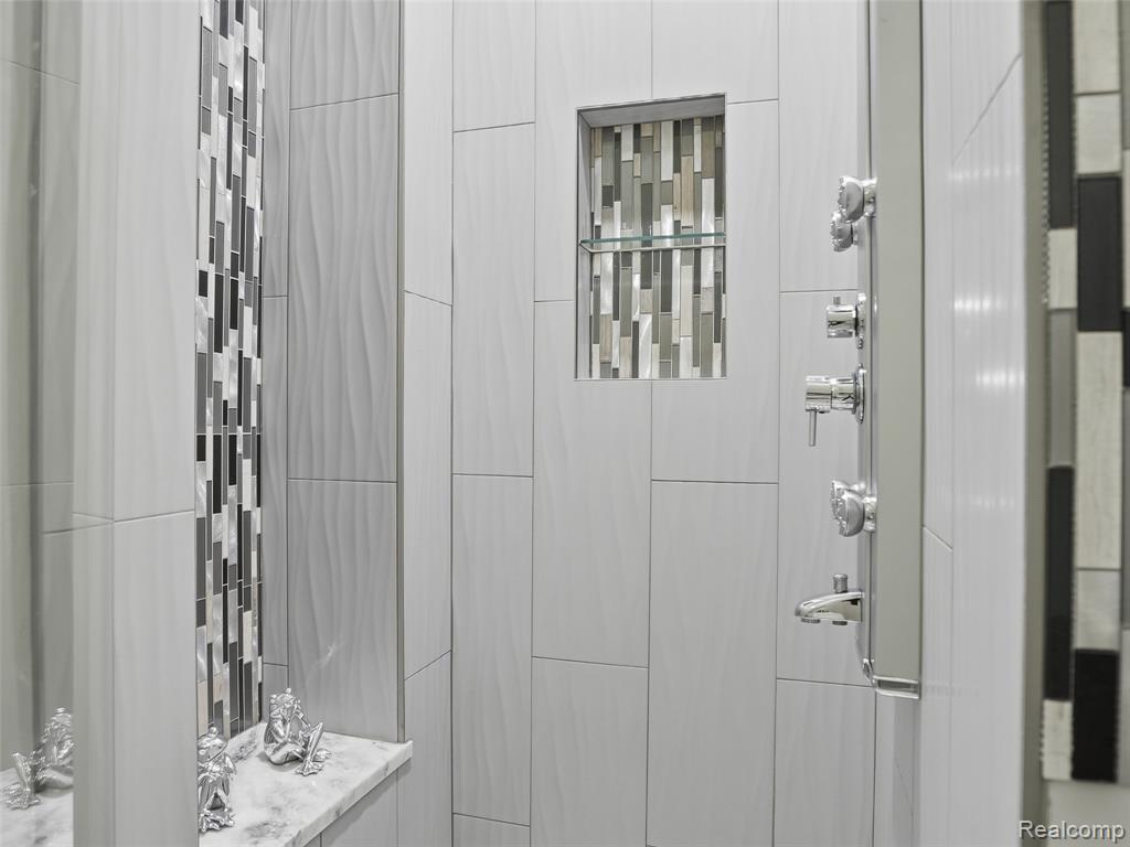 54465 Birchfield Drive E, Shelby Twp, MI 48316 — Photo 35