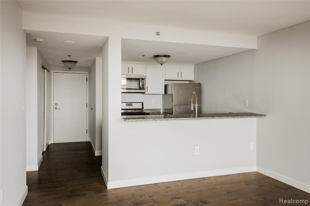 250 E Harbortown Drive, 508, Detroit, MI 48207 — Photo 7
