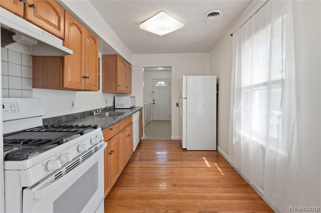 2171 Bradley Avenue, Ypsilanti, MI 48198 — Photo 11