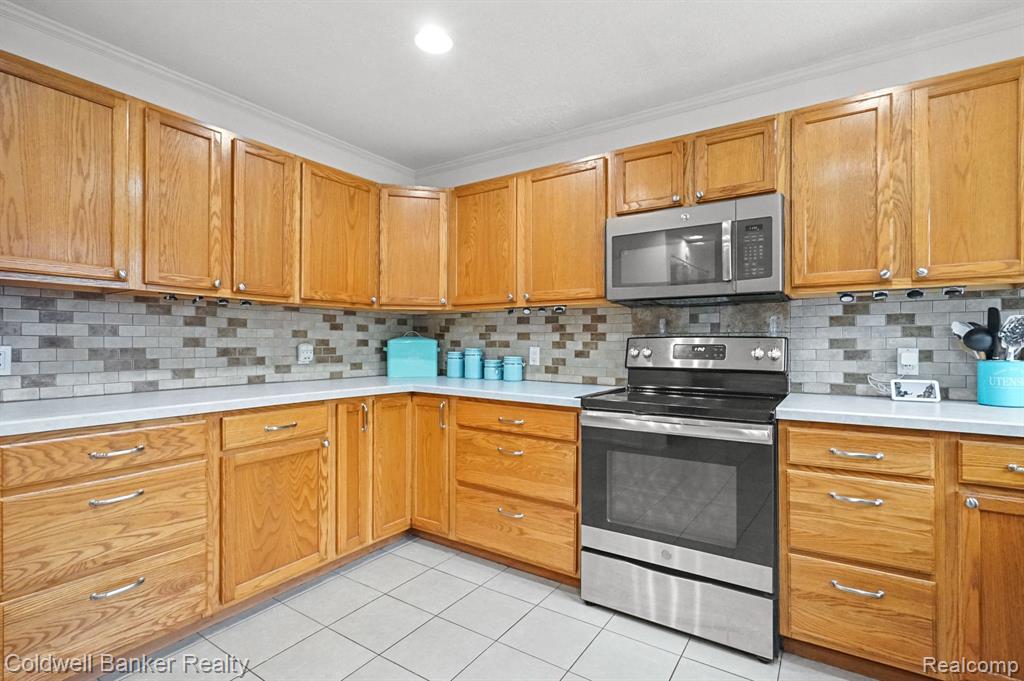4550 JUSTINE Street, Shelby Twp, MI 48317 — Photo 15