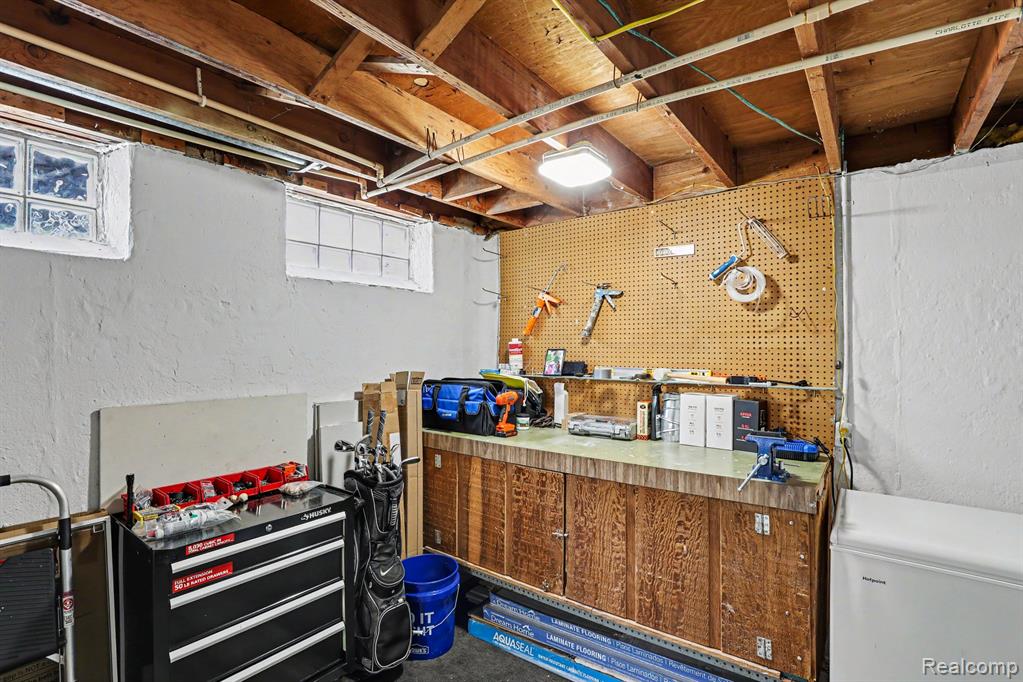 332 E Parker Avenue, Madison Heights, MI 48071 — Photo 31