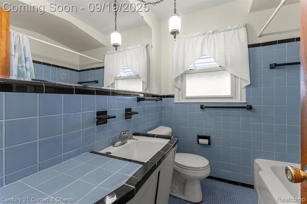 9001 Leverne, Redford, MI 48239 — Photo 17