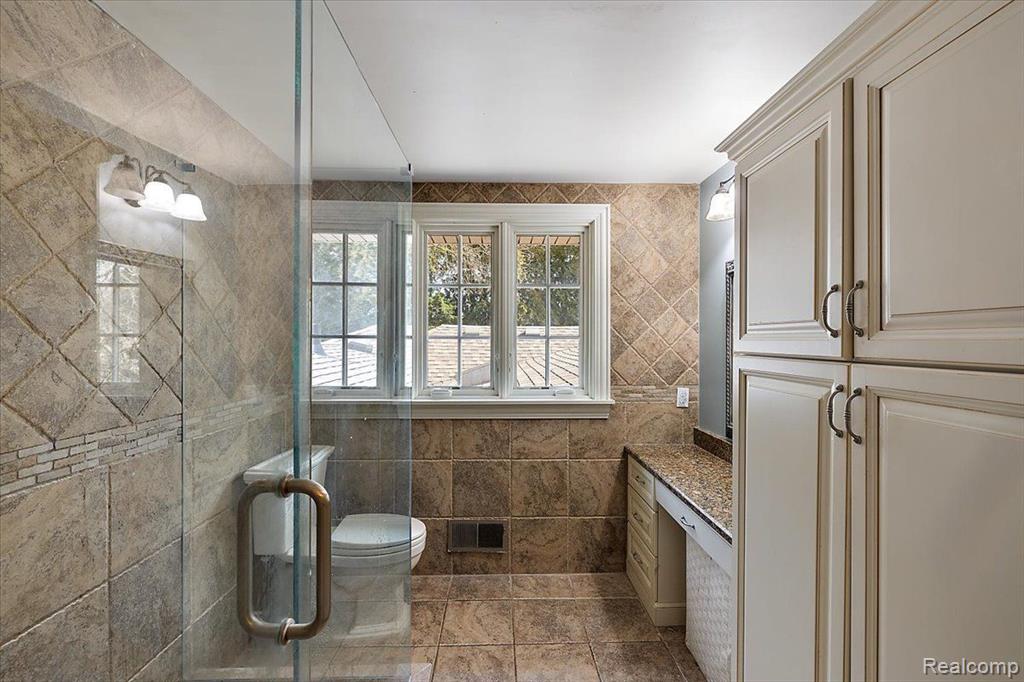 628 BENNINGTON Drive, Bloomfield Hills, MI 48304 — Photo 57