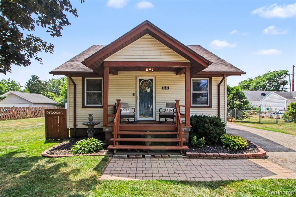 2036 Cecil Drive, Troy, MI 48083